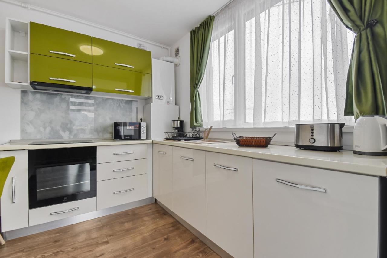 Modern In New Building With Panoramic View Apartment Брашов Екстериор снимка