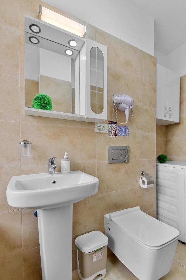 Modern In New Building With Panoramic View Apartment Брашов Екстериор снимка