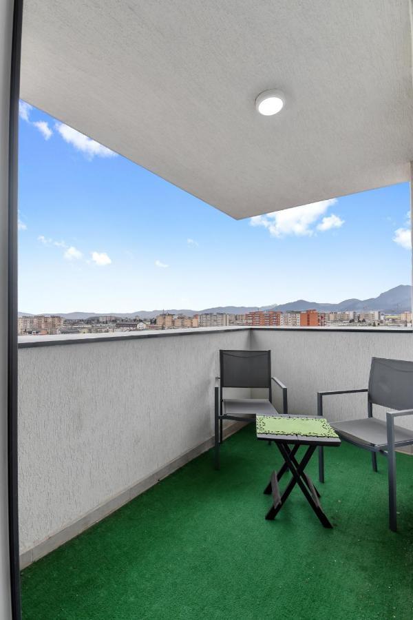 Modern In New Building With Panoramic View Apartment Брашов Екстериор снимка
