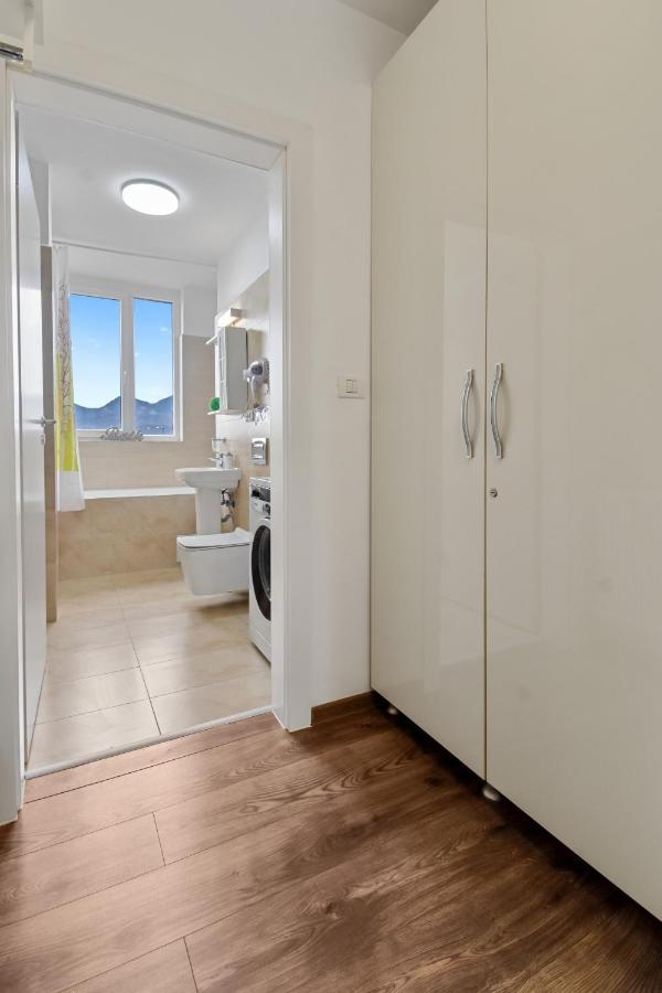 Modern In New Building With Panoramic View Apartment Брашов Екстериор снимка