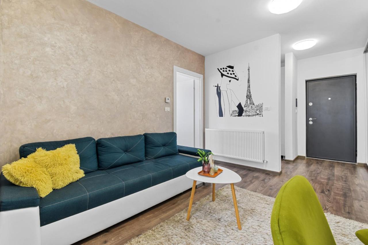 Modern In New Building With Panoramic View Apartment Брашов Екстериор снимка
