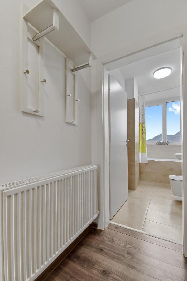 Modern In New Building With Panoramic View Apartment Брашов Екстериор снимка