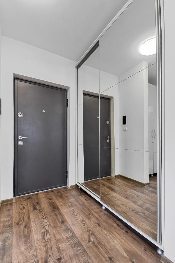 Modern In New Building With Panoramic View Apartment Брашов Екстериор снимка